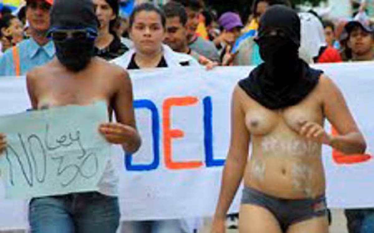 Se desnudan estudiantes de Universidad del Atlántico. JORGE PAYARES - CORTESÍA QHUBO BARRANQUILLA -