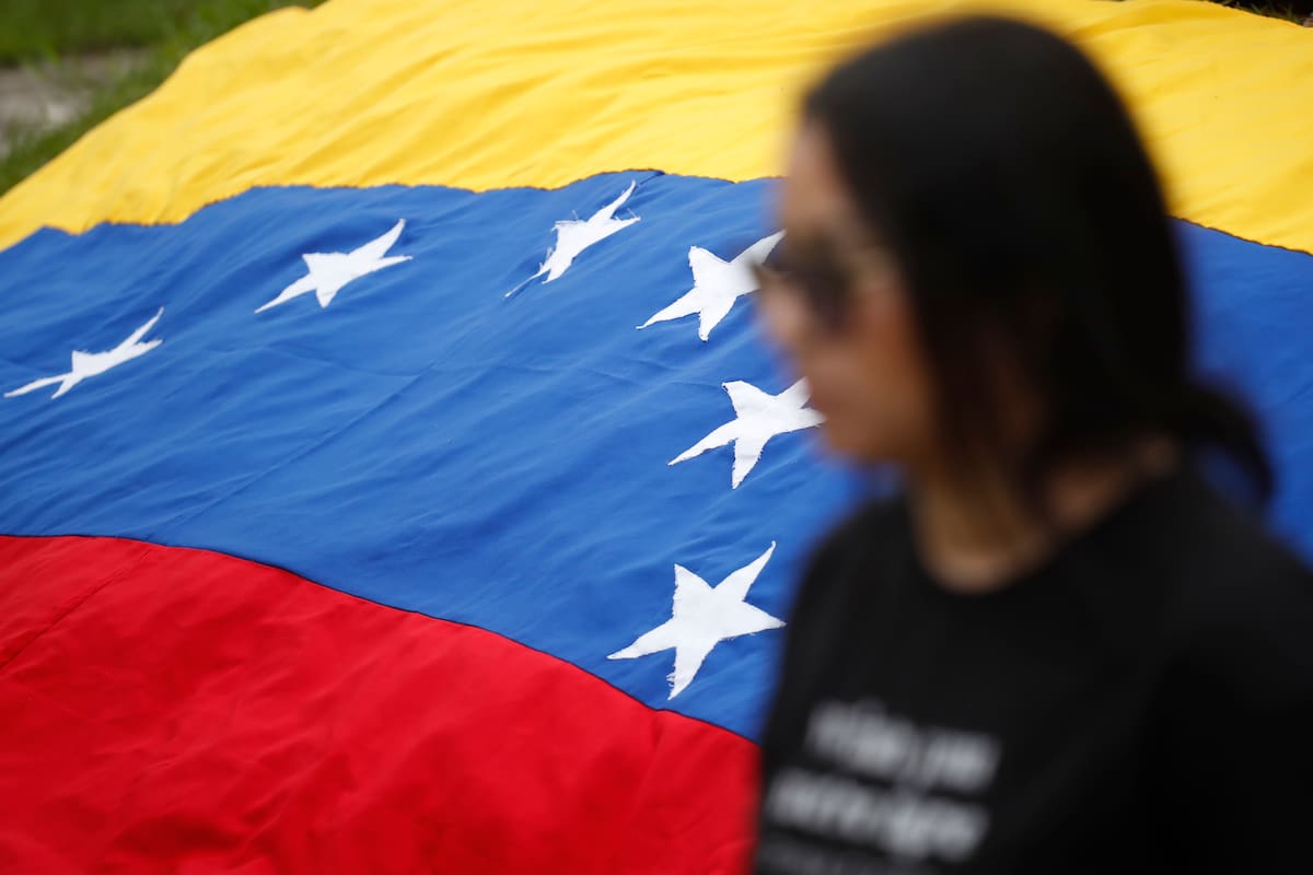 Chavismo y oposición vuelven a las calles en Venezuela tras los terremotos