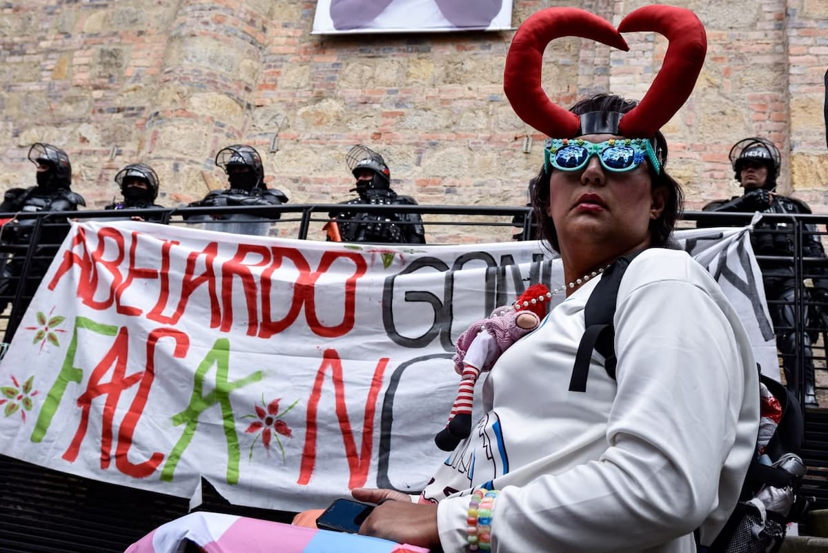 Se retiraron más de 30 piezas de sus salas, entre ellas el afiche de campaña presidencial de Carlos Pizarro, la bandera del orgullo LGBTIQ+ y fotografías relacionadas con la diversidad sexual. // Foto: Colprensa - Cristian Bayona
