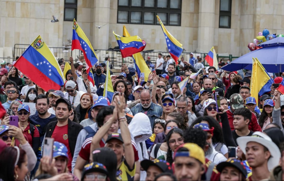 Manifestación masiva en Bogotá, Colombia por crisis en Venezuela. // Foto: Colprensa