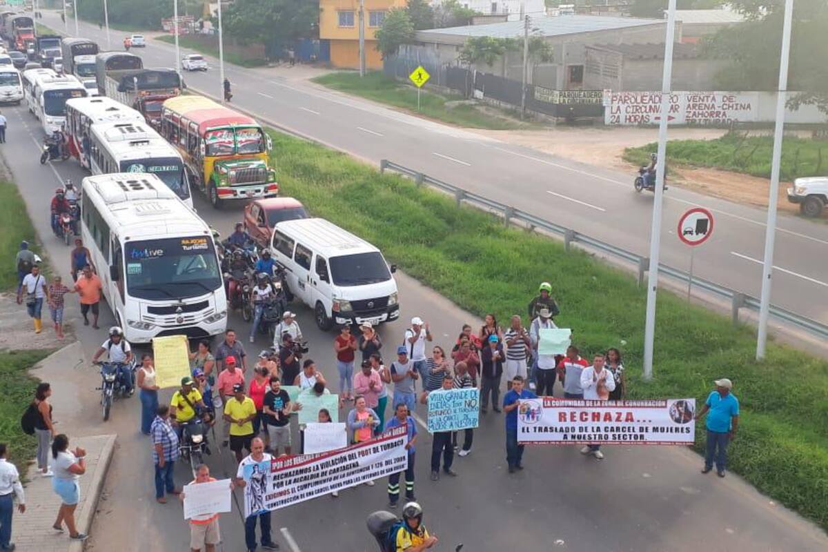 Protesta comunidad contigua a predio donde se trasladaría la cárcel de mujeres