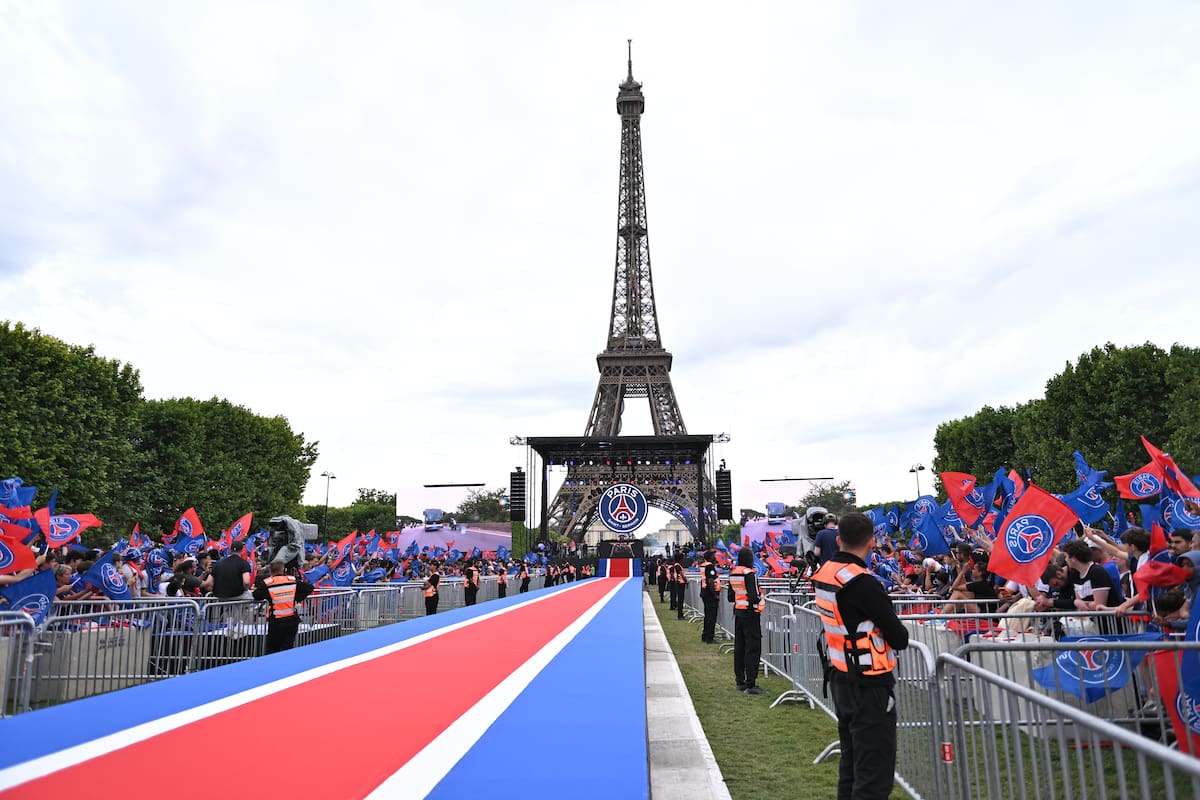 París se vistió de gala para celebrar el título de Champions League obtenido por el París Saint-Germain. //Foto, EFE: FIRAS ABDULLAH