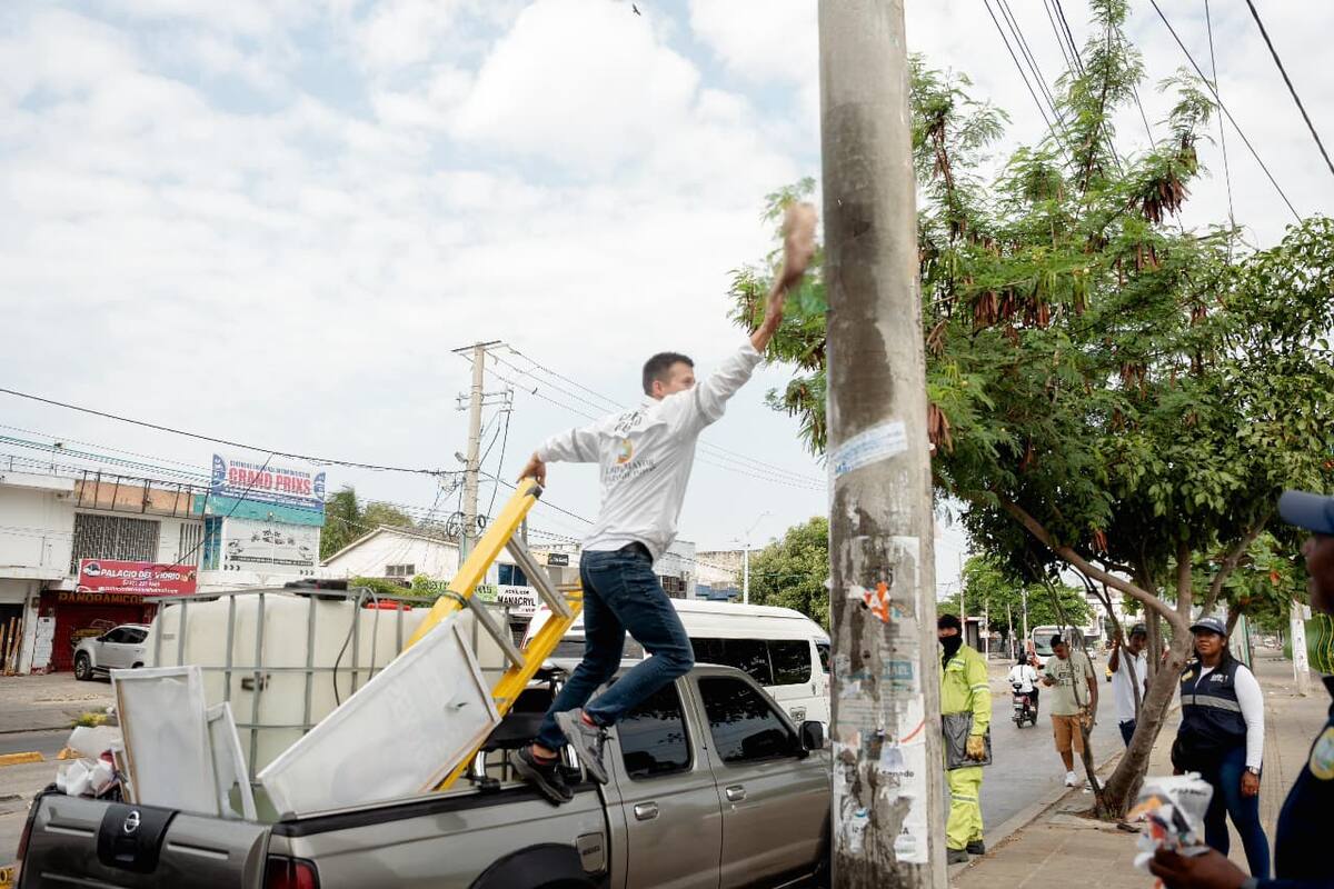 Retiran publicidad electoral cercana a los puestos de votación en Cartagena