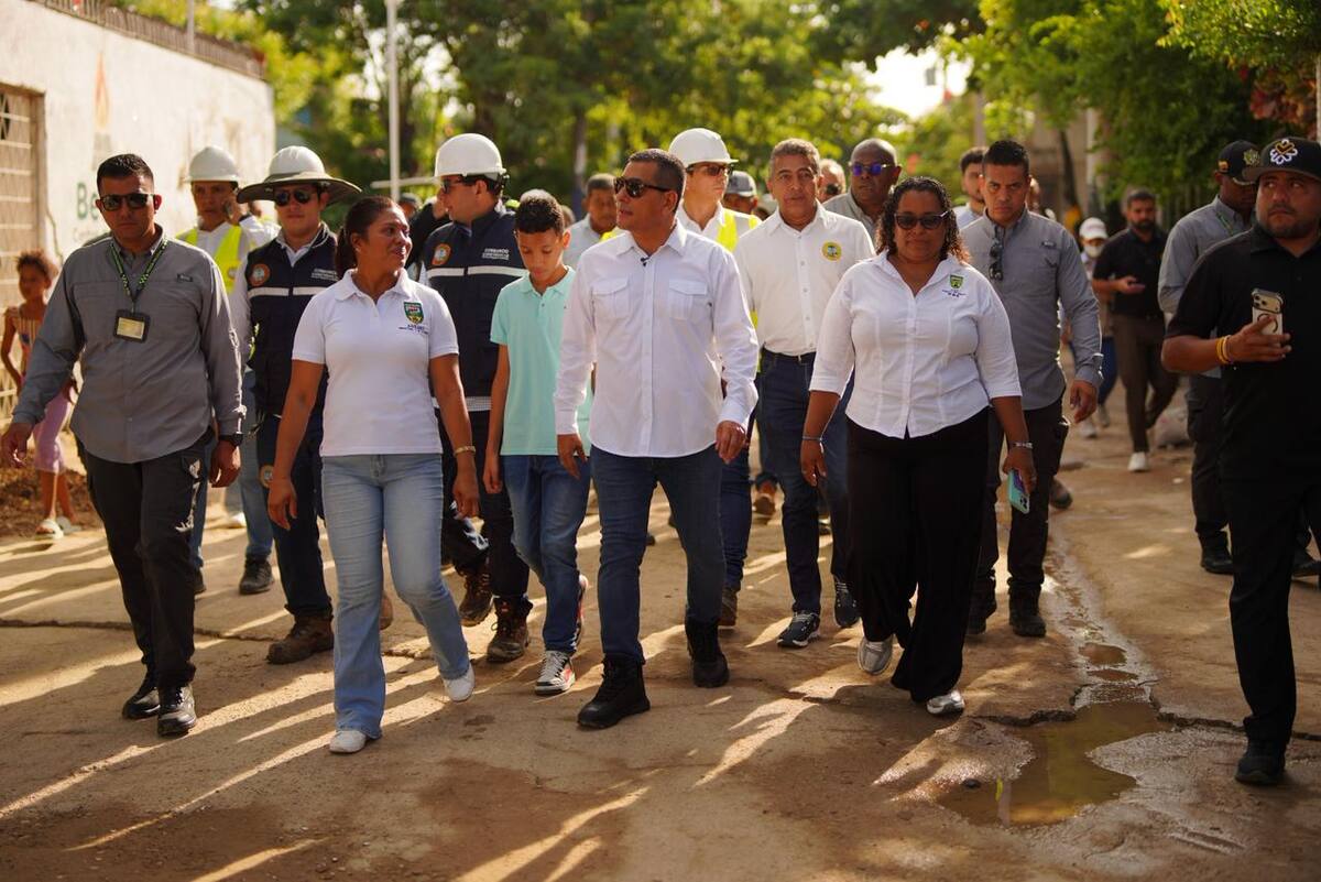 Comienza pavimentación que transformará acceso a Puerta de Hierro. // Foto: cortesía de la Alcaldía de Cartagena.