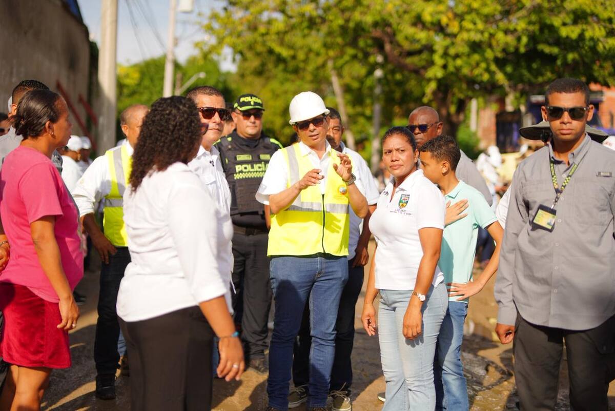 Comienza pavimentación que transformará acceso a Puerta de Hierro. // Foto: cortesía de la Alcaldía de Cartagena.