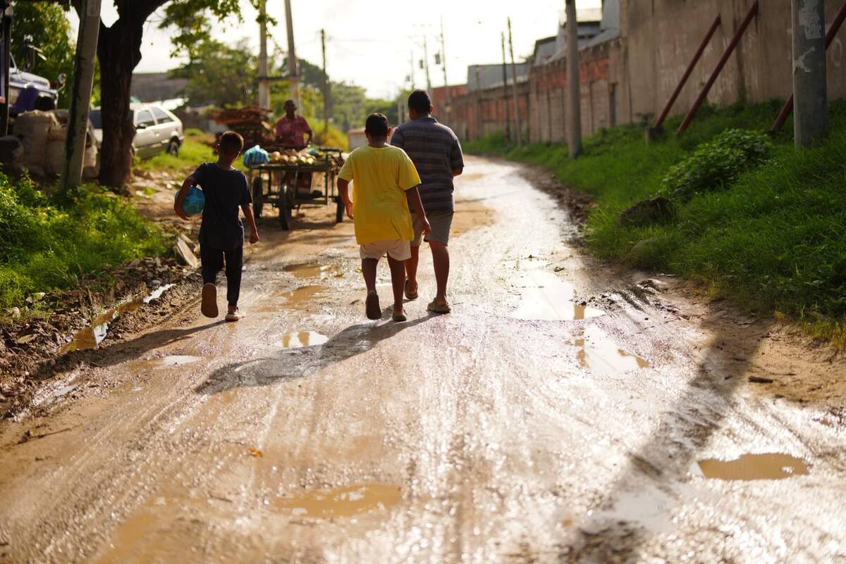 Comienza pavimentación que transformará acceso a Puerta de Hierro. // Foto: cortesía de la Alcaldía de Cartagena.