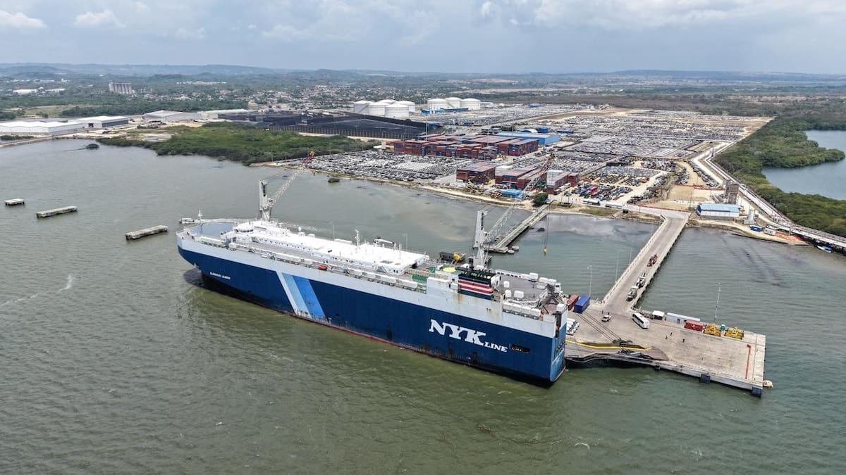 Vista de Puerto Bahía. En primer plano el muelle de carga seca y al fondo los patios. // FOTO CORTESÍA - ANI.
