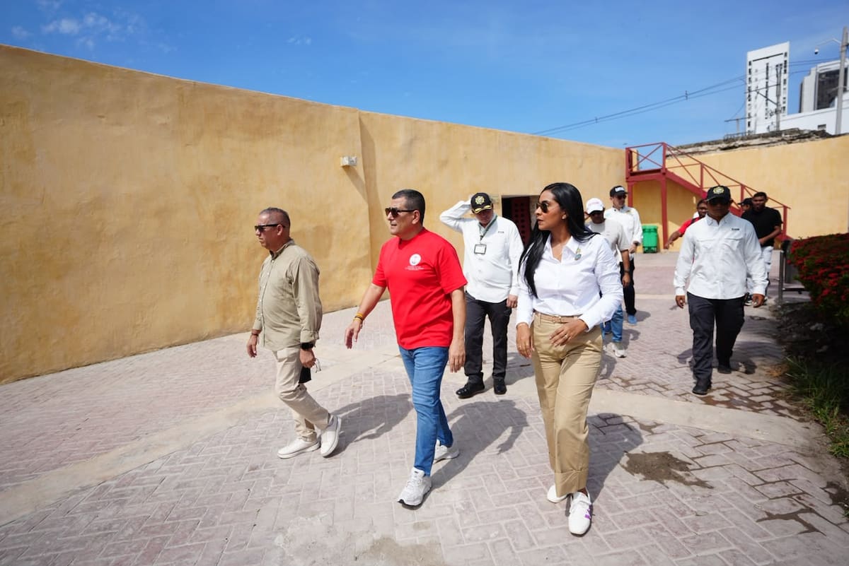 El alcalde Dumek Turbay visitó las intervenciones en Puerto Duro, la cual ha sido una de sus prioridades en su mandato. // Cortesía: Alcaldía de Cartagena.