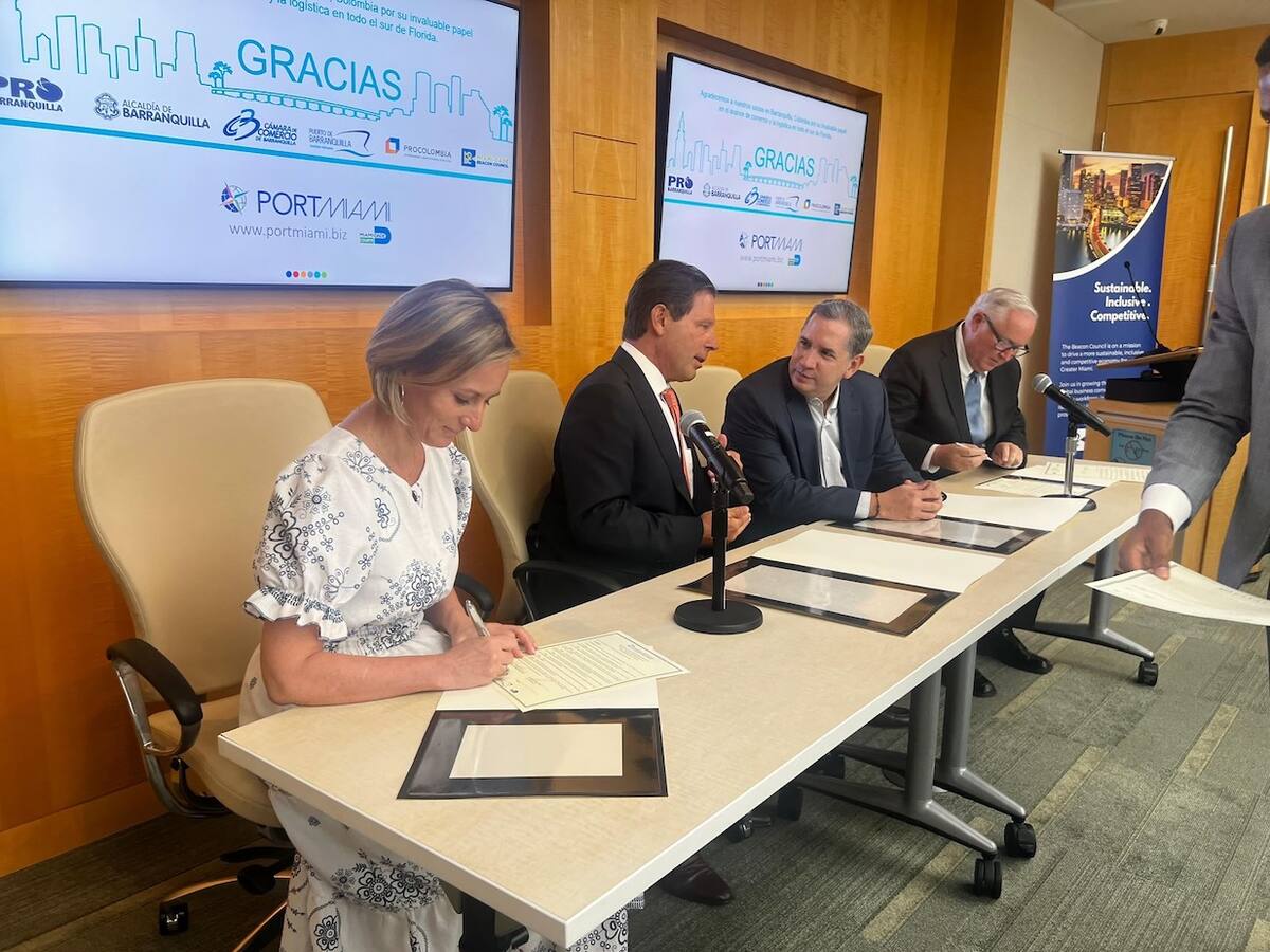 Vicky Osorio, directora ejecutiva ProBarranquilla, Andy Hecker, director financiero y subdirector del Puerto de Miami, Andrés Osorio, presidente del Puerto de Barranquilla y Eric Olafson, director de comercio exterior y desarrollo empresarial del Puerto de Miami.//Cortesía.