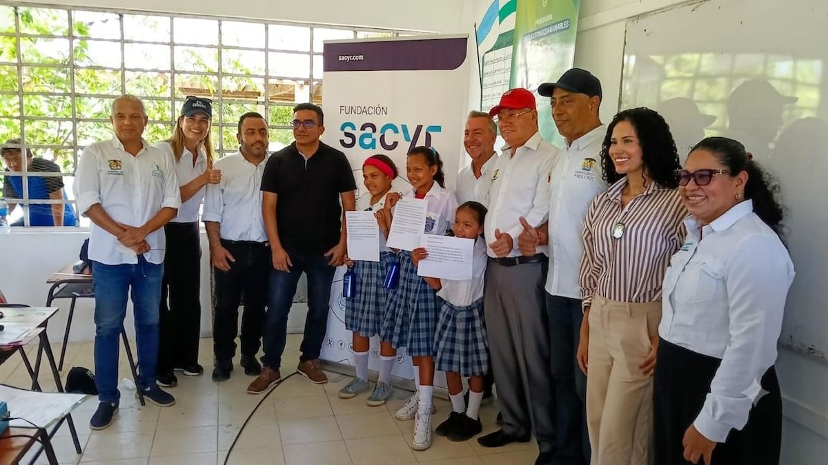 En otra jornada se entregaron 50 filtros purificadores de agua para familias bolivarenses. // Cortesía: Gobernación de Bolívar.