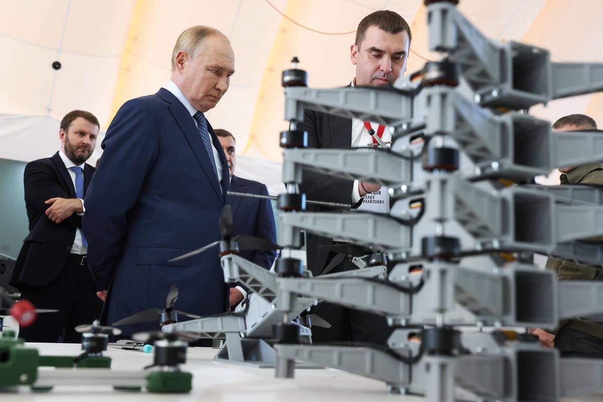 Putin asegura que Rusia multiplicará casi por diez la producción de drones
