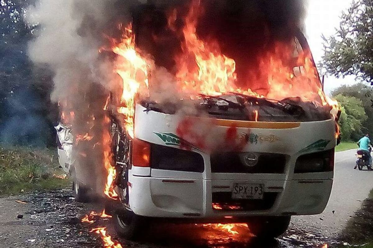 Ataque en la vía Popayán-Cali: queman bus y activan investigación