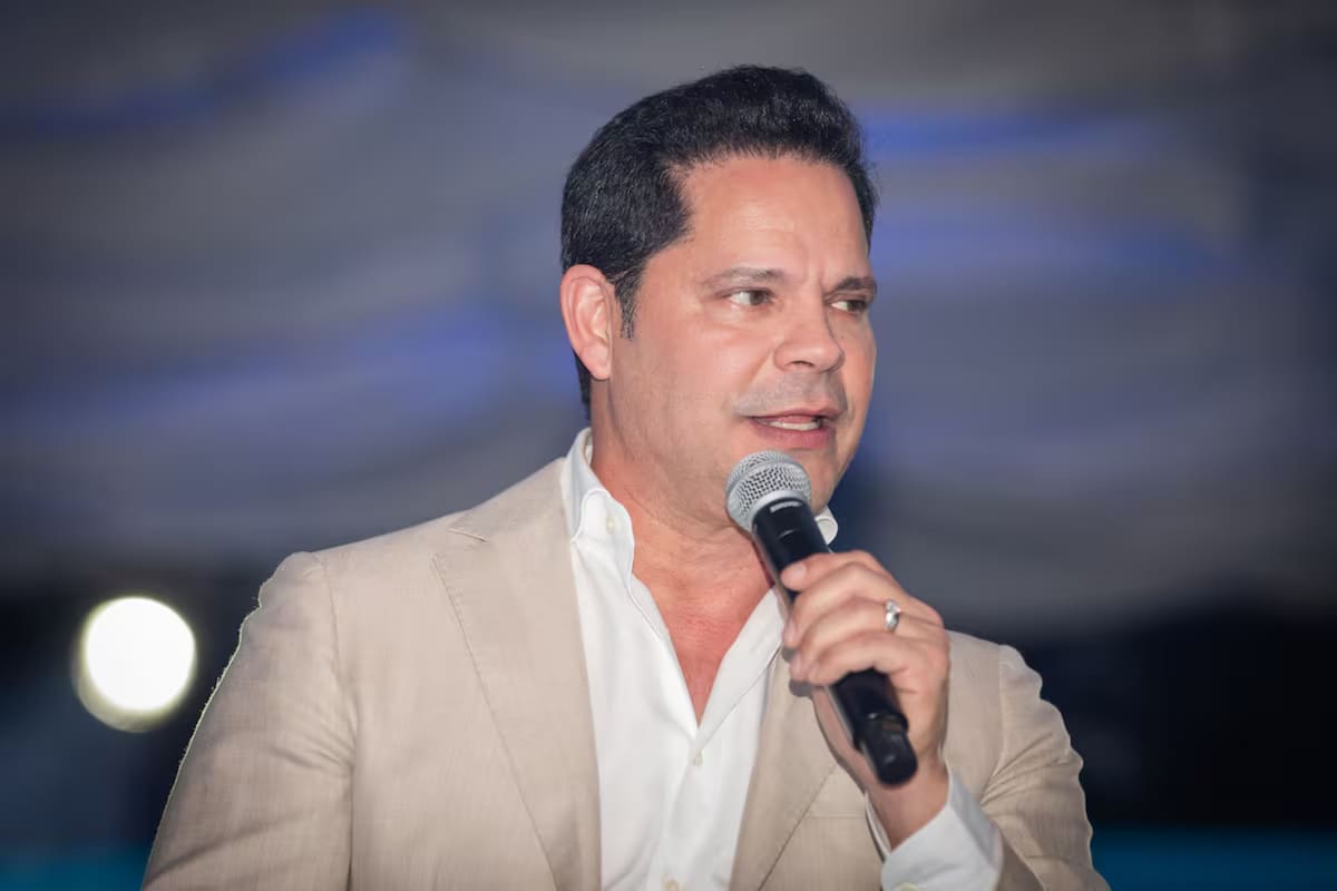 Rey Ruiz, eterno rey del romanticismo, cuenta cómo llegó a sus manos ‘Mi media mitad’, la canción que se convirtió en un clásico de la salsa. //Foto: tomada de internet.