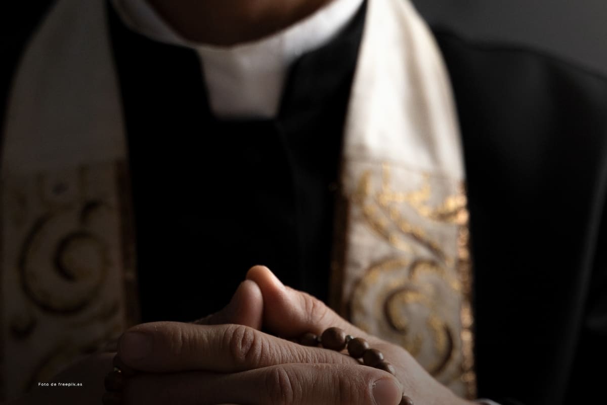El ‘cura Tinder’: la historia del sacerdote que ayuda a católicos a encontrar pareja