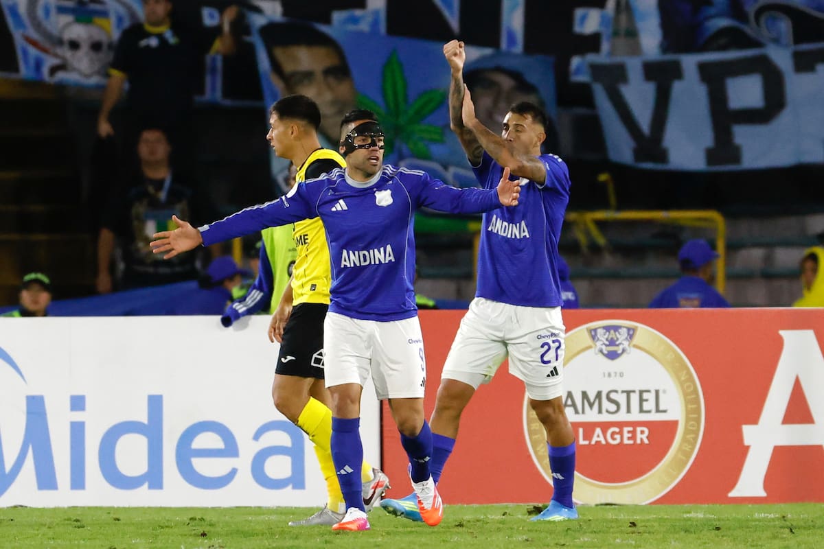 Radamel Falcao (i) habría jugado su último partido con Millonarios tras la eliminación de Copa Sudamericana. //Foto, EFE: Mauricio Dueñas Castañeda