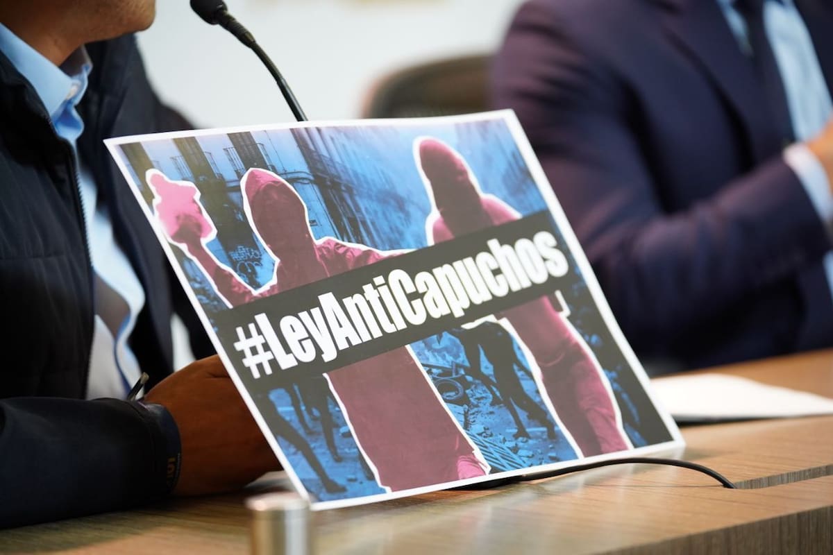 Proyecto de ley busca penalizar a encapuchados que protagonicen actos vandálicos