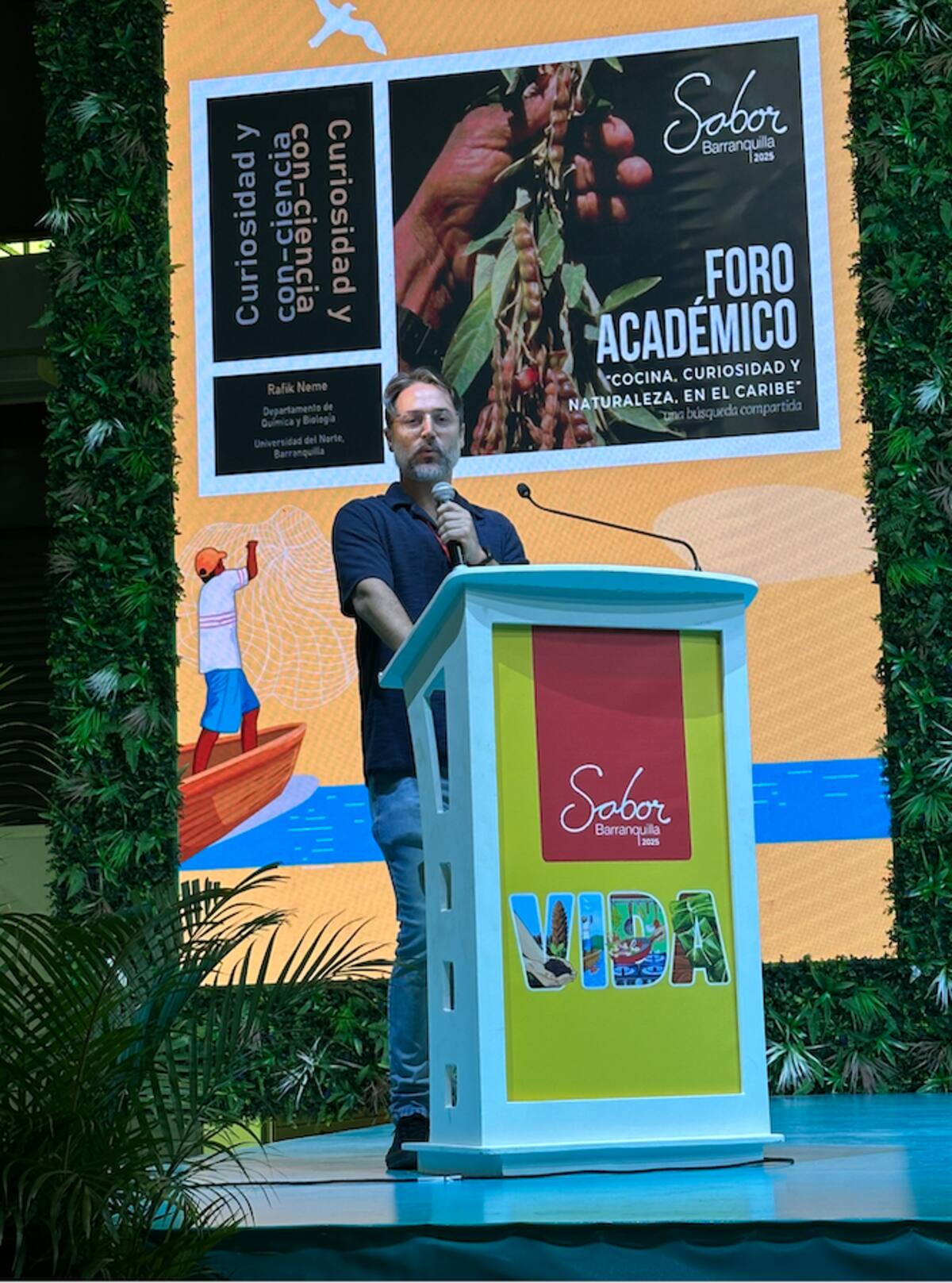 Rafik Neme, profesor de la Universidad del Norte, participó en el Foro Cocina, Curiosidad y Naturaleza, que dio apertura a Sabor Barranquilla 2025.//El Universal.