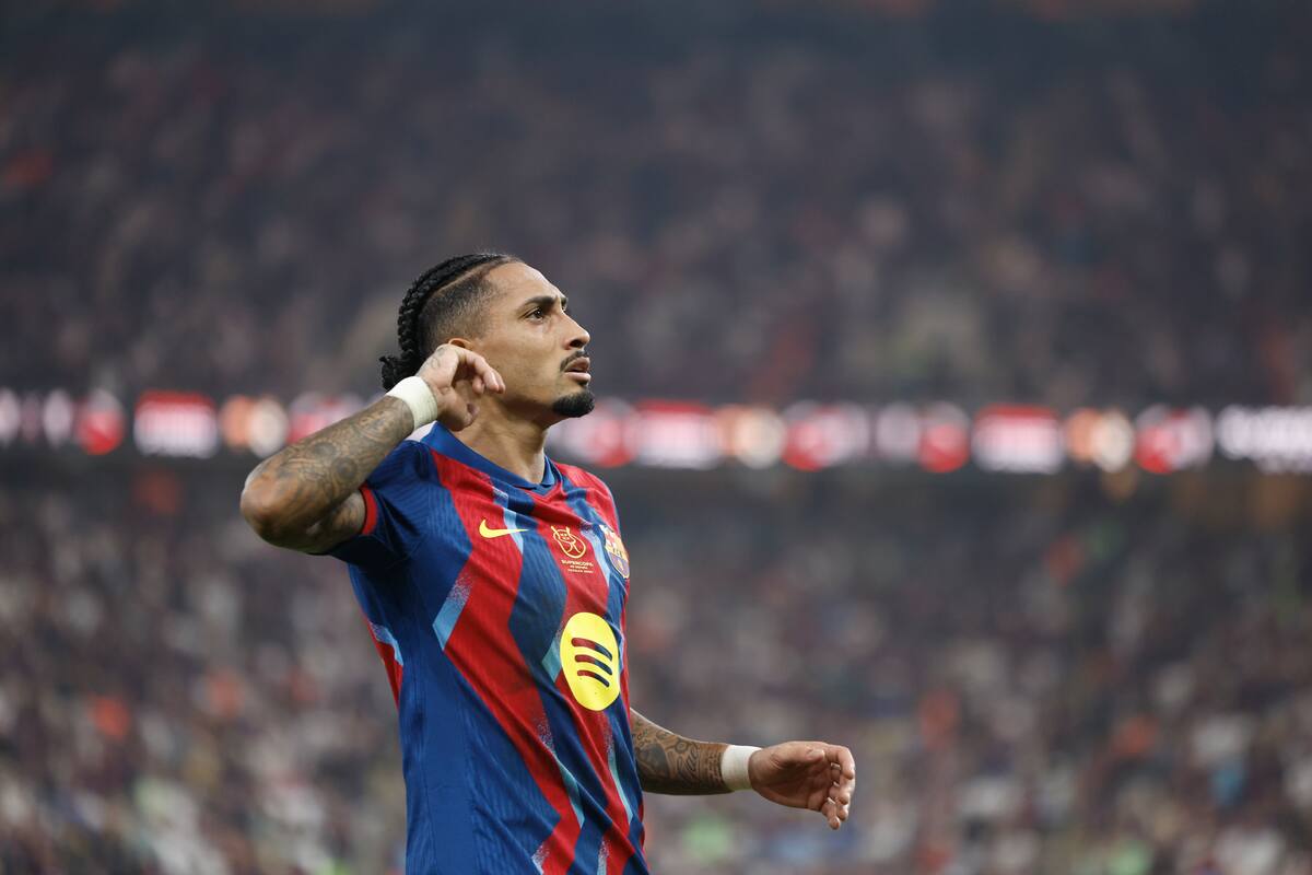 Raphinha anotó el primer tanto de Barcelona en la final de la Supercopa de España. //Foto, EFE: Kai Försterling