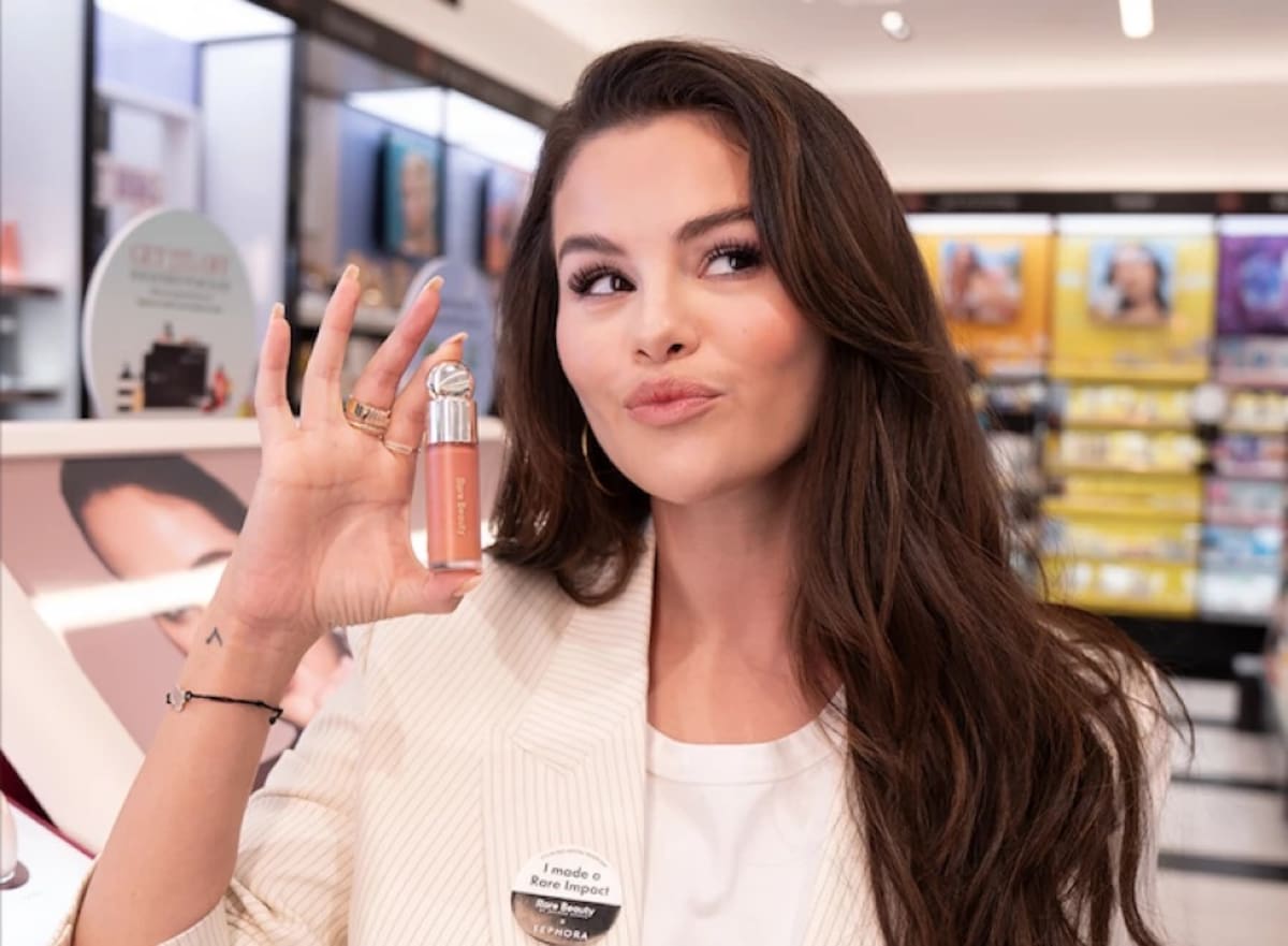 Selena Gomez anunció recientemente la llegada de Rare Beauty a Colombia. / Redes sociales