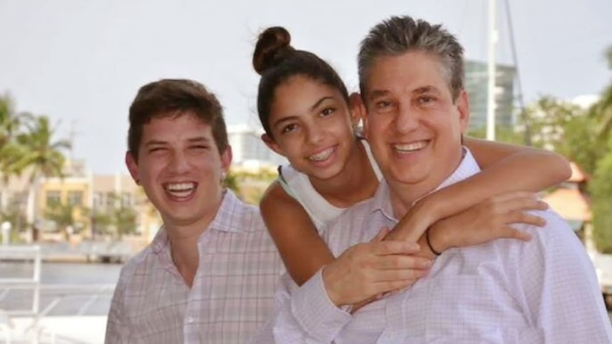 Raúl Benoit y su familia. //Foto: Youtube.