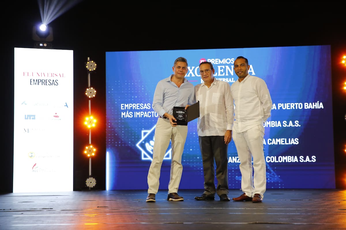 Raúl Pérez y Andrés Mendoza de Sociedad Portuaria Puerto Bahía, ganadores de ‘Empresas con Mayor Impacto Ambiental Cartagena’’.