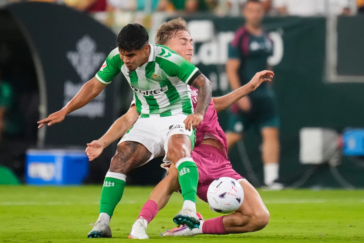 El colombiano Juan Camilo 'Cucho' Hernández disputó 68 minutos en la victoria de Real Betis sobre Real Madrid en la cuarta fecha de LaLiga. //Foto, AP: Jose Breton
