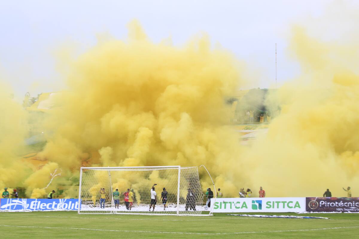 La afición heroica siempre le prepara la mejor bienvenida a su equipo del alma. //ÓSCAR DÍAZ EL UNIVERSAL