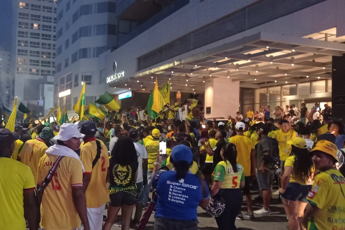 Video: así fue el banderazo heroico en el hotel que hospeda al Real Cartagena