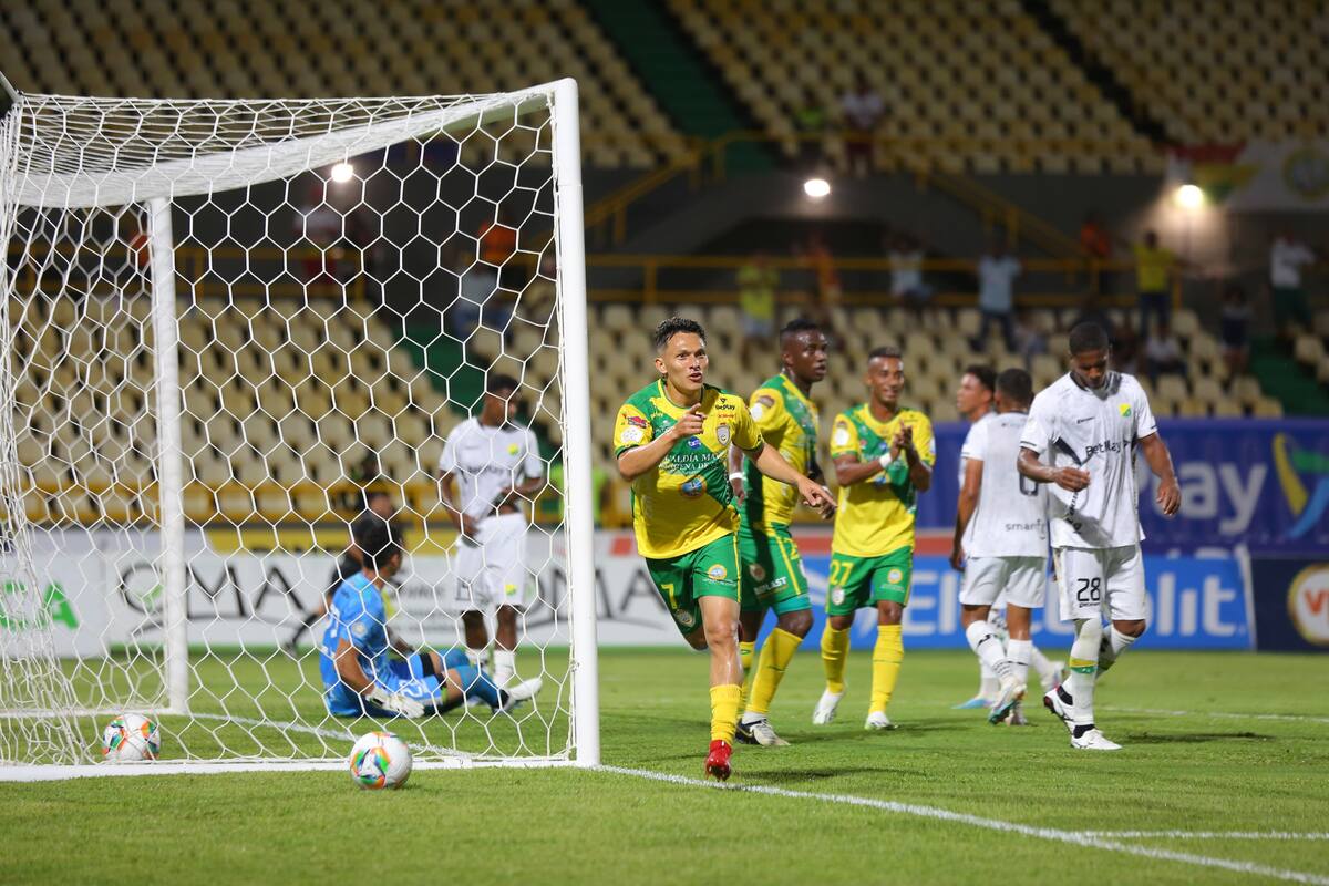 Real Cartagena le gana bien a Huila y la hinchada es feliz