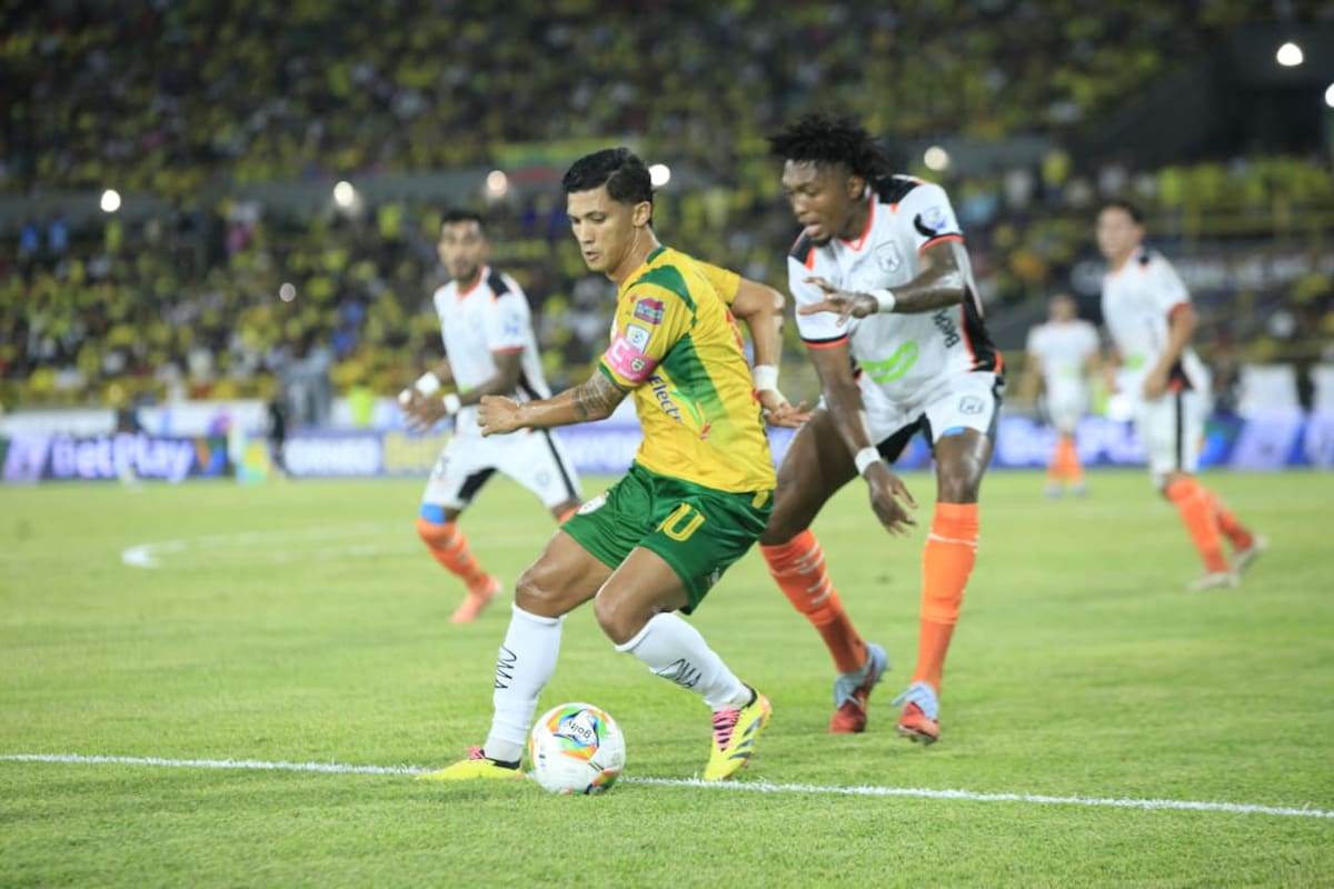Fredy Montero mantiene vivo a Real Cartagena contra Envigado tras el primer tiempo
