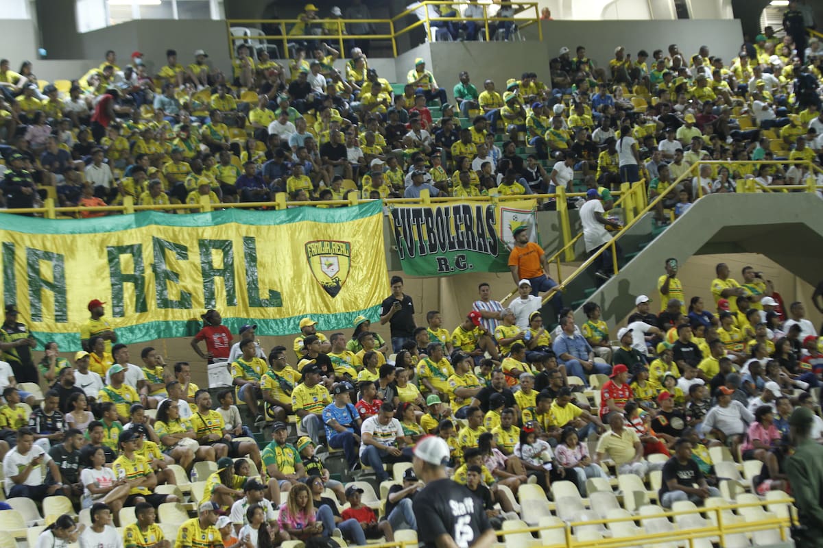 La hinchada llenará el estadio Jaime Morón. Hay buen ambiente. //ÓSCAR DÍAZ EL UNIVERSAL