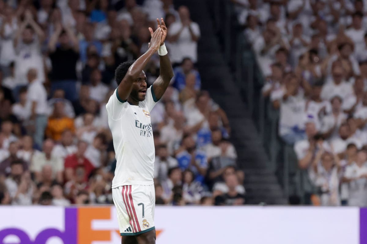 José Mourinho defiende a Vinícius tras fuerte silbatina en el Bernabéu