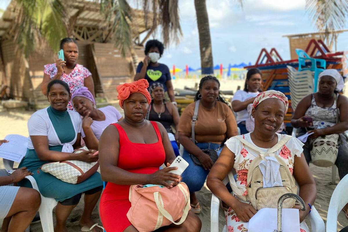 107 peinadoras y masajistas fueron caracterizadas en playas de Bocagrande