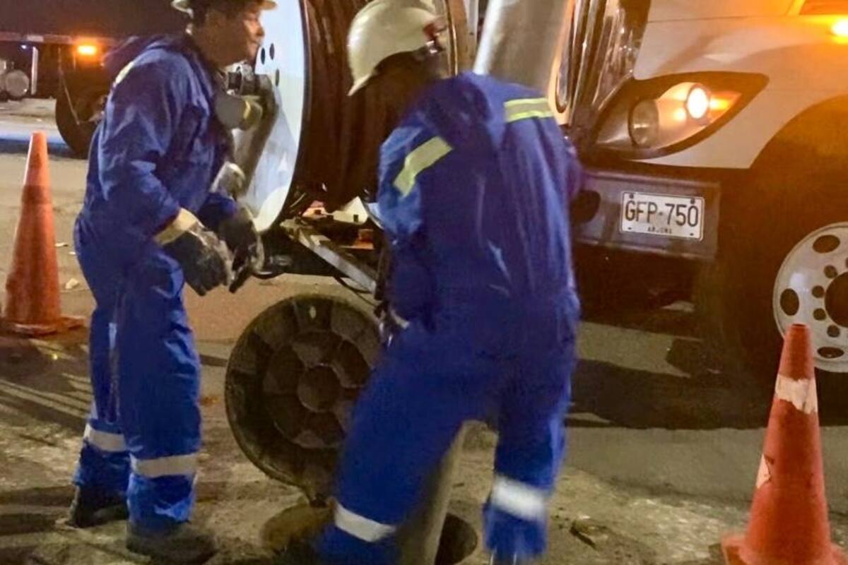 Realizan limpieza a la red de alcantarillado del mercado de Bazurto