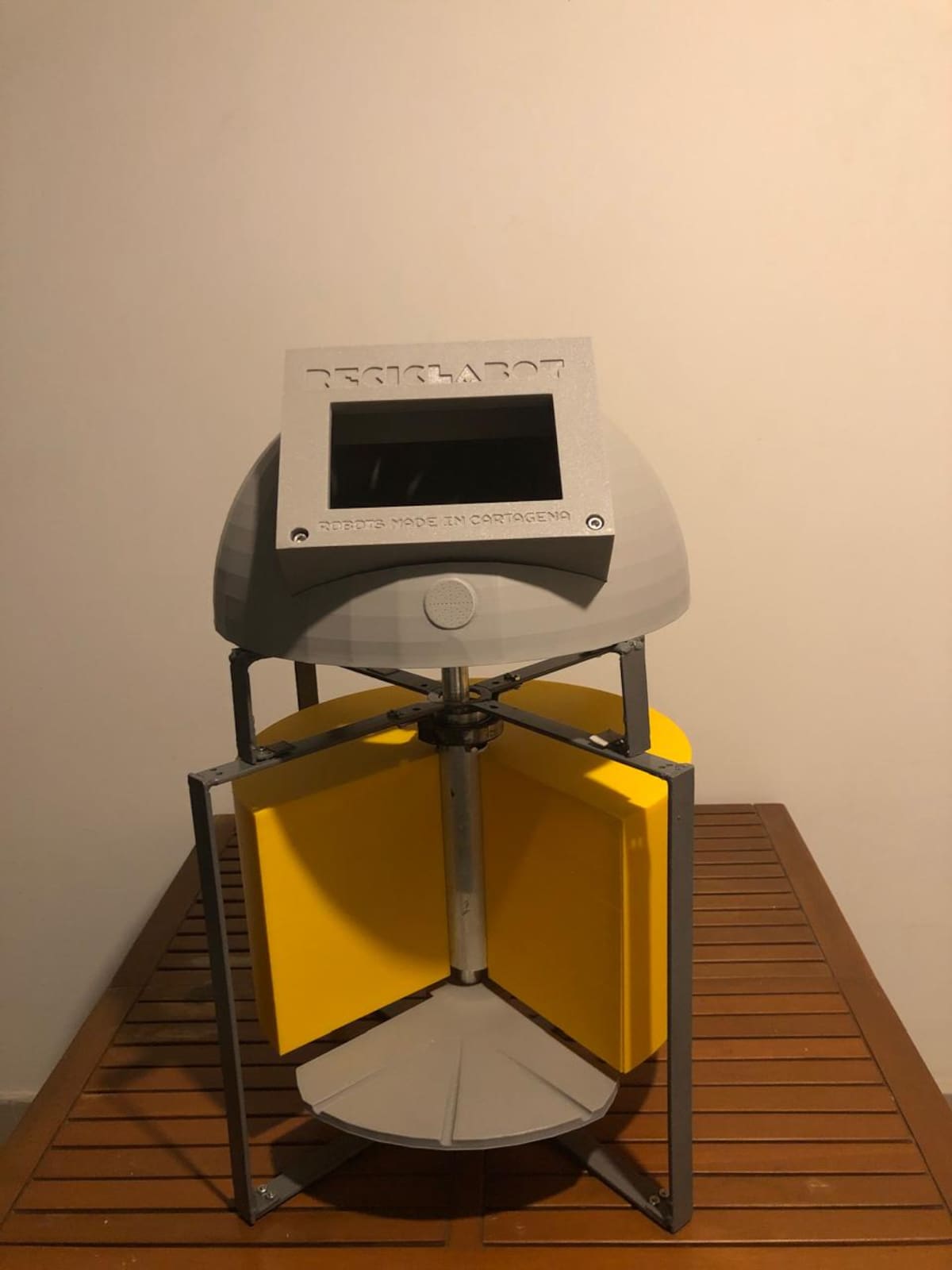 Reciclabot: el robot que ayudará a usuarios a reciclar y aprovechar sus residuos en Cartagena. // Foto: cortesía.