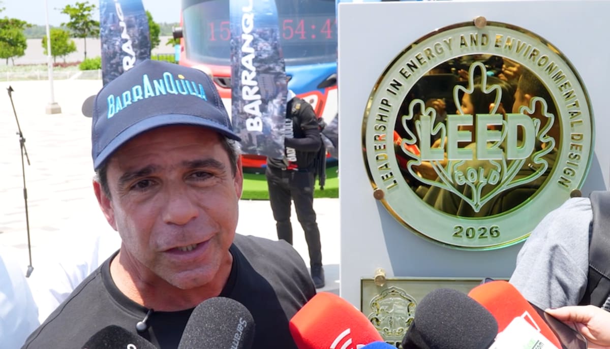 Alejandro Char, alcalde de Barranquilla, dialogó con los medios de comunicación luego de recibir el reconocimiento LEED for Cities Gold, que ubica al Distrito como ciudad líder en sostenibilidad a nivel mundial y la primera en Sudamérica.//Cortesía Alcaldía de Barranquilla.