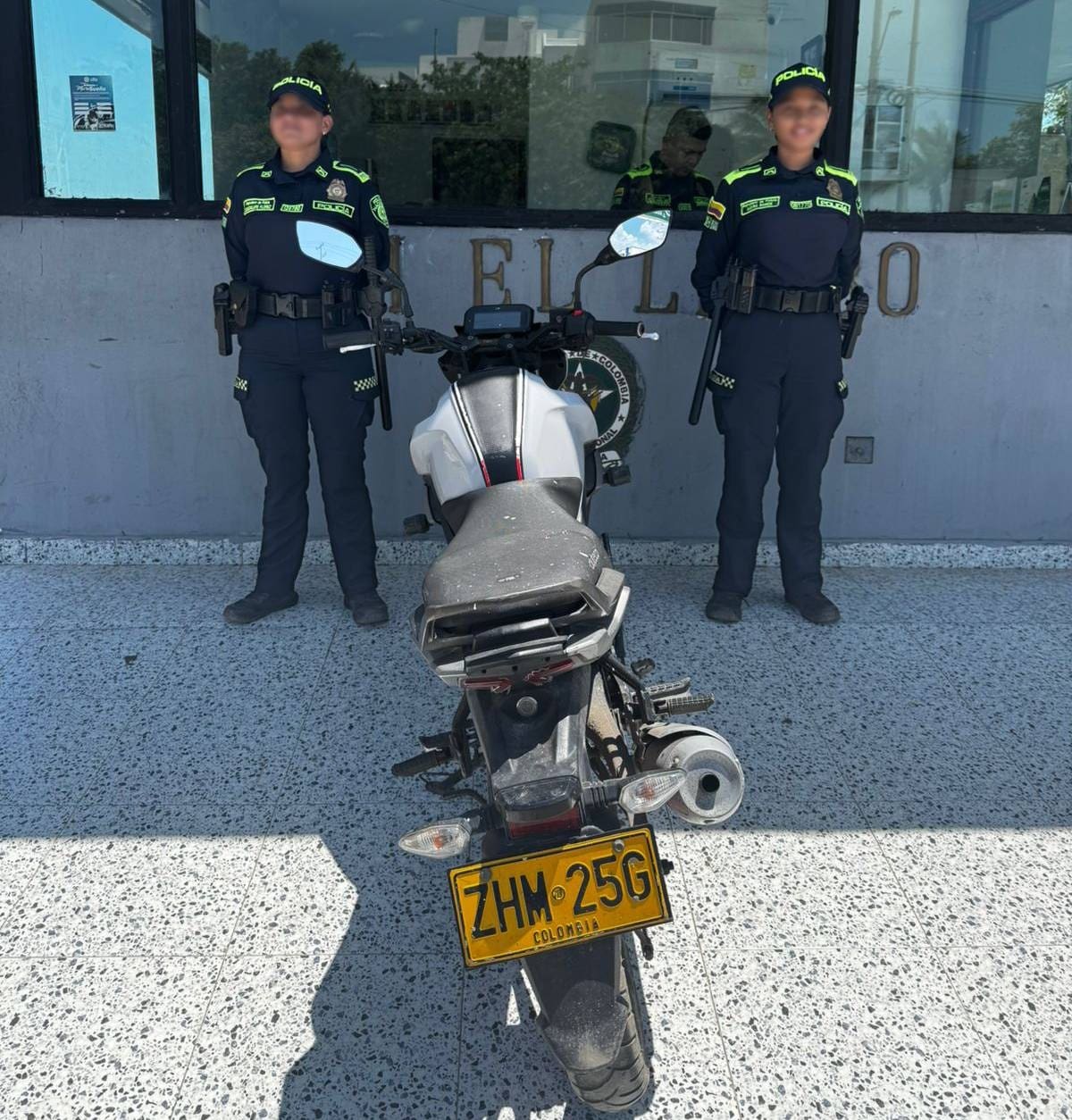 Recuperan dos motocicletas robadas y capturan a un joven en operativos en Cartagena. // Foto: Policía Nacional