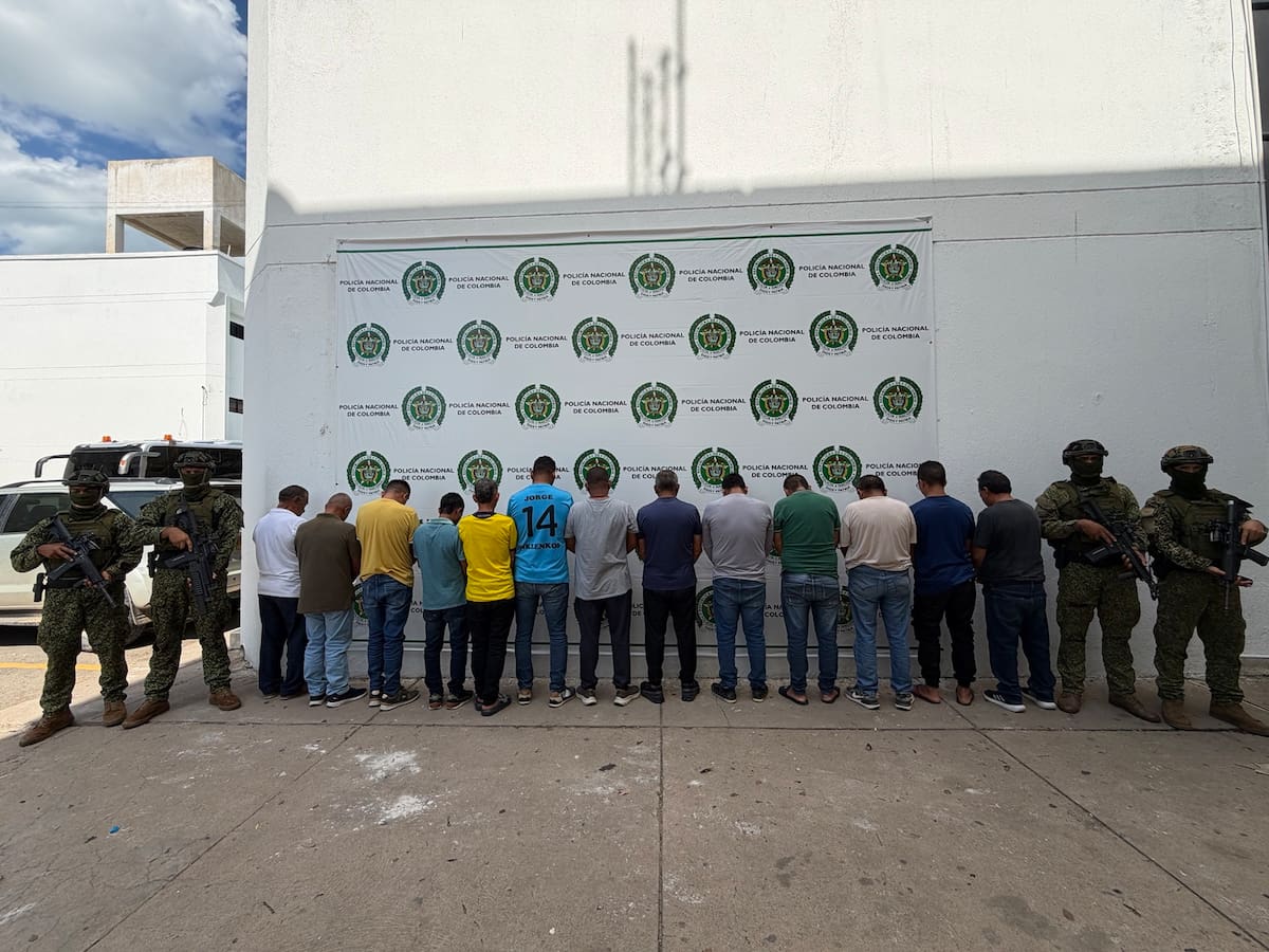 Entre los 13 capturados hay presuntos coordinadores y enlaces internacionales de una organización que operaba desde La Guajira.//FOTO: ARMADA NACIONAL.