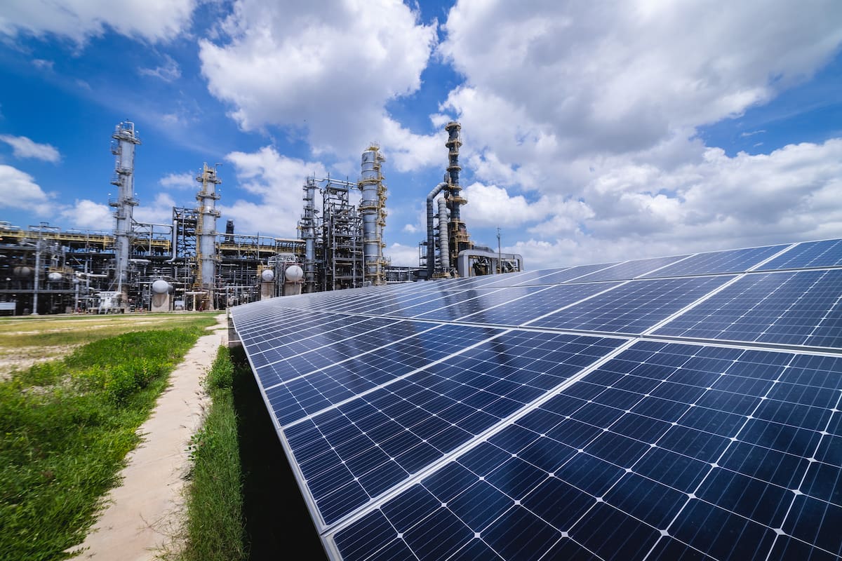 Paneles solares en la Refinería de Caratgena. // Cortesía