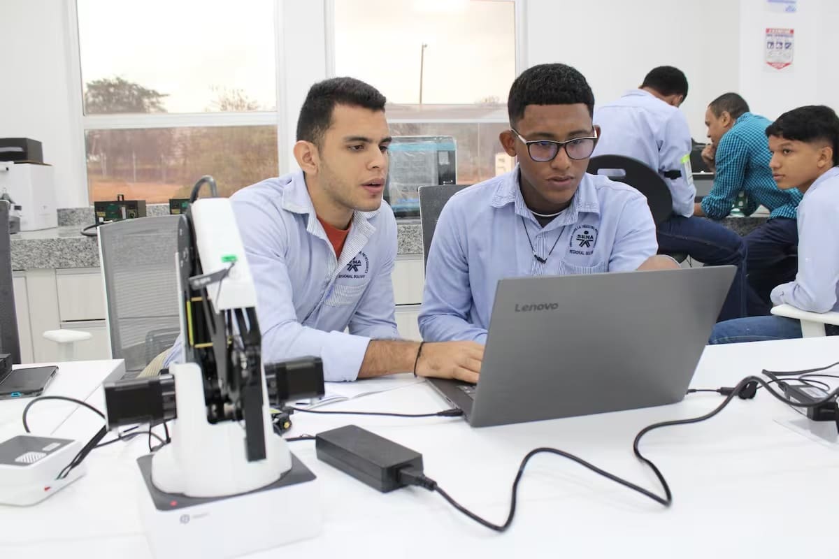 Estos cambios beneficiarán a los estudiantes y aprendices | Archivo