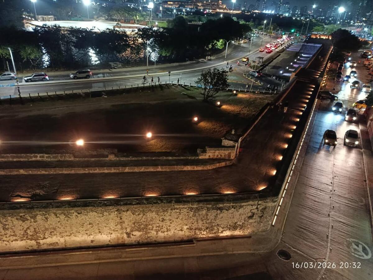 Refuerzan iluminación interna de las murallas de Cartagena. // Foto: cortesía de la Alcaldía de Cartagena