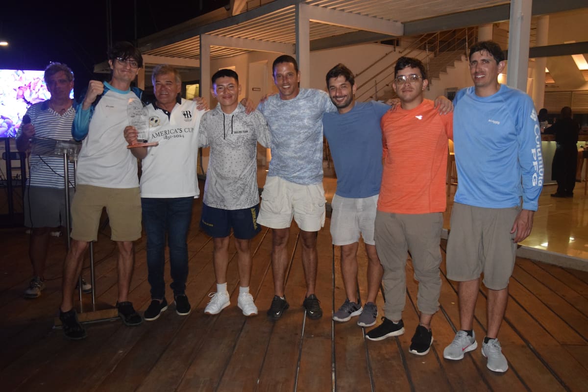 “Emoción y disfraces en altamar: La Heroica vivió la Regata Halloween