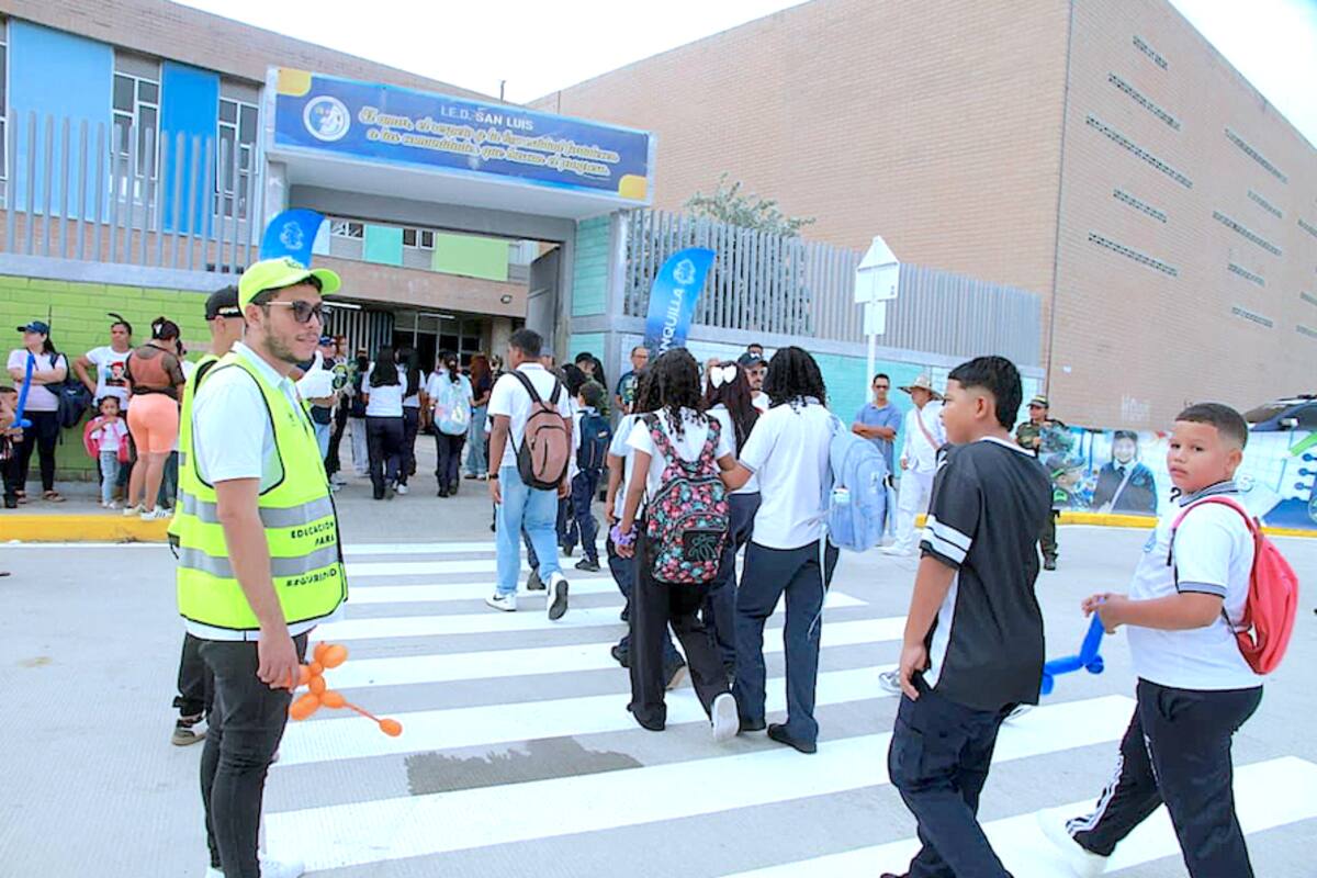 Así fue el regreso a clases de unos 190 mil estudiantes de colegios públicos