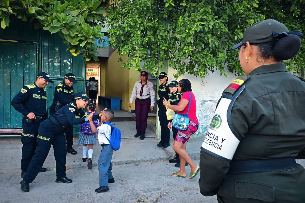 Así recibió la Policía a estudiantes en su regreso a clases en Cartagena