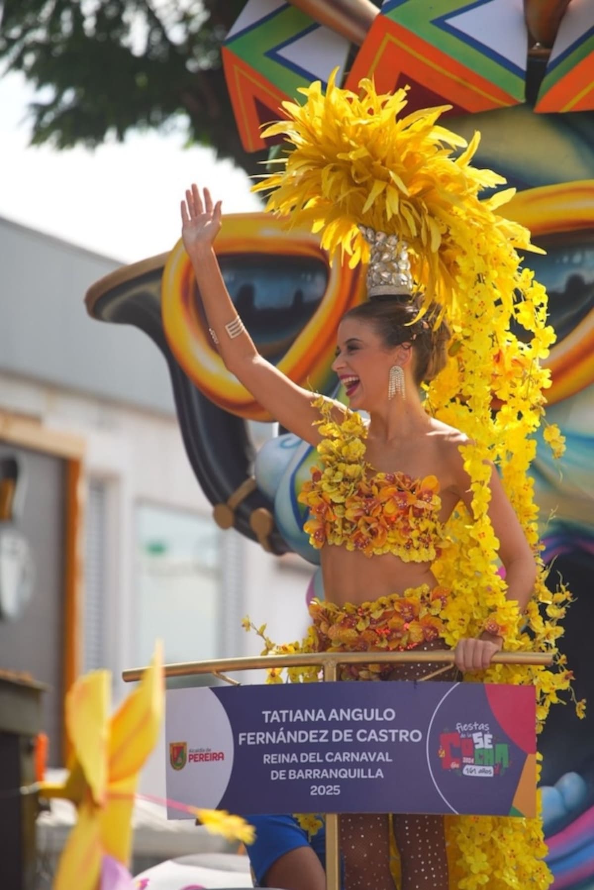 La Reina del Carnaval de Barranquilla 2025, Tatiana Angulo Fernández De Castro, acompañó a 120 hacedores de la iniciativa Carnaval de Barranquilla por Colombia, durante las Fiestas de la Cosecha en Pereira.
