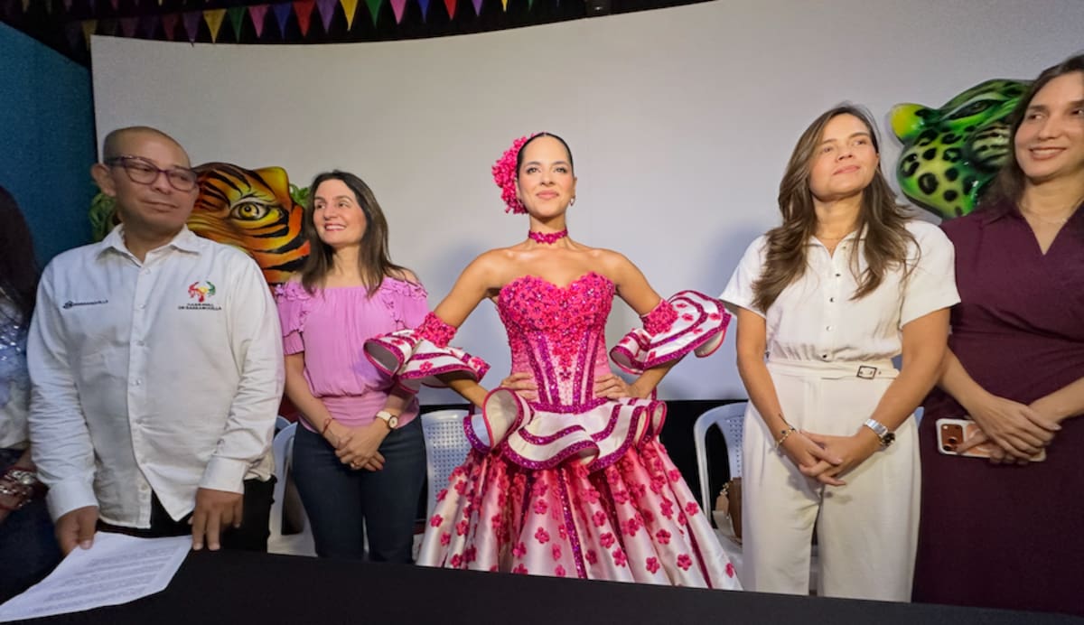 Juan Carlos Ospino, director de Carnaval SAS; Katia Lule, Primera Dama del Distrito; Salwa Maloof Habib, reina del carnaval de Barranquilla 2027, y María Teresa Fernández, secretaria de Distrital de Cultura.//El Universal.