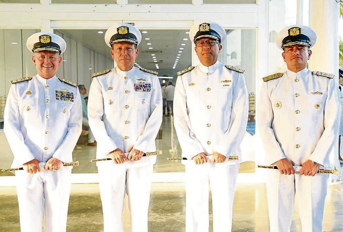 Contralmirante Javier Hernando Rubio; Vicealmirante Rafael Aranguren; Vicealmirante Luis Fernando Márquez y Contralmirante Omar Yesid Moreno.