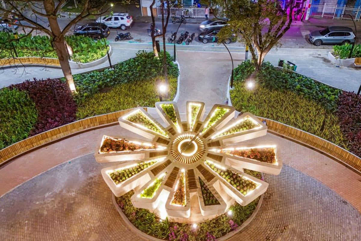 Dumek Turbay entrega el renovado Parque del Reloj Floral en Cartagena