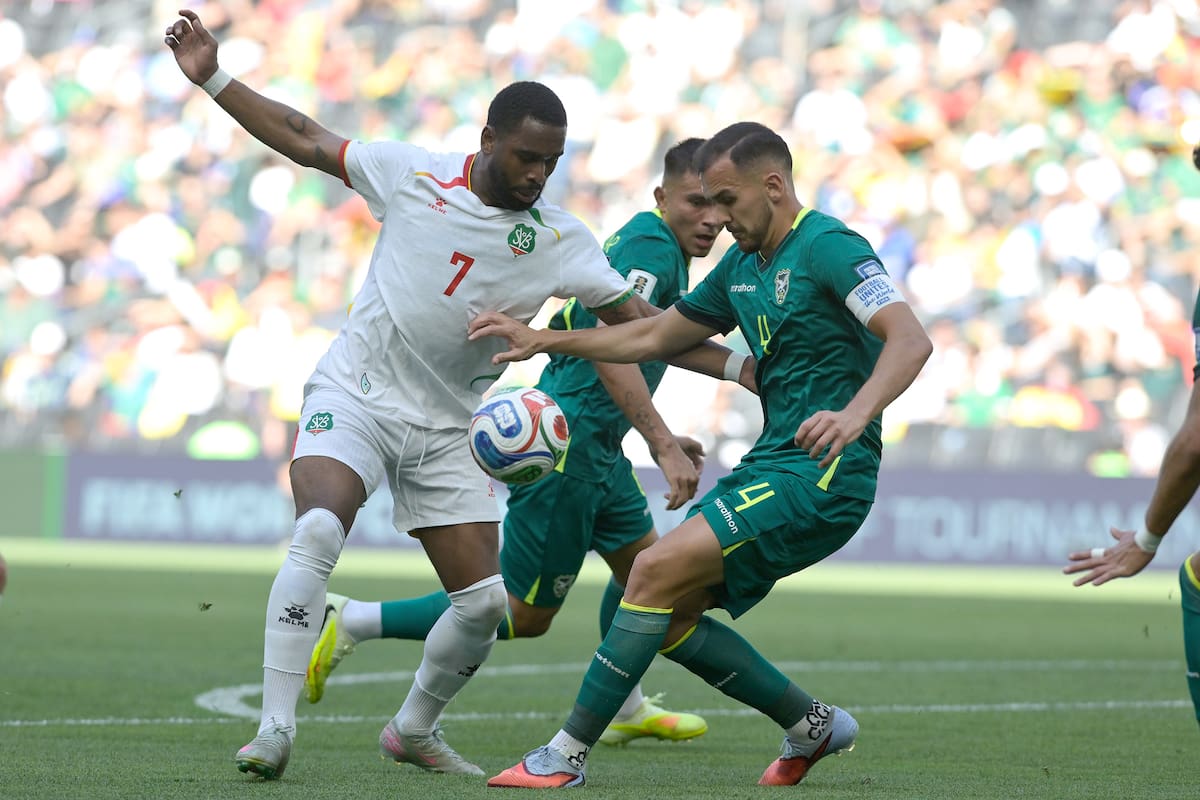 Bolivia sufre ante Surinam, pero se acerca al Mundial