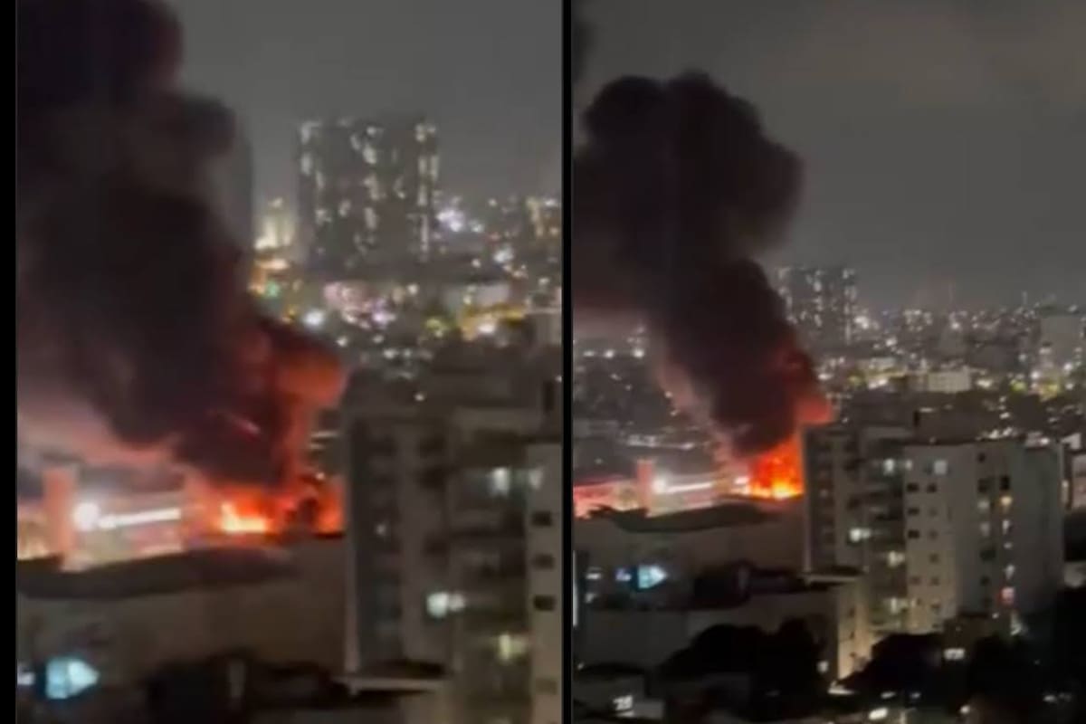 Reportan fuerte incendio en un local frente al centro comercial La Plazuela